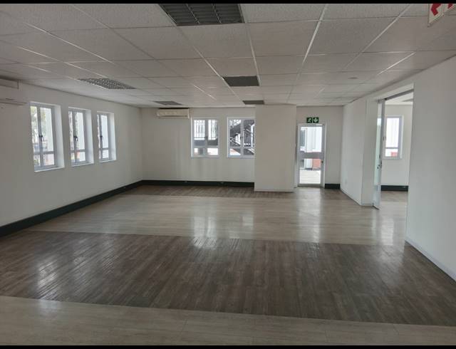1,224M² BUILDING TO LET IN BRYANSTON